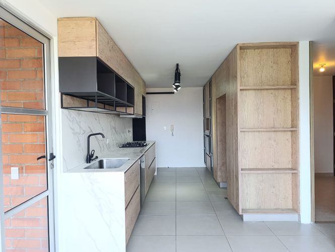 Apartamento de 3 alcobas en arriendo en El Poblado, Medellín, 220 m² · foto 5 de 18