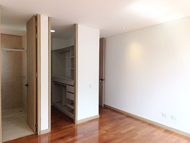 Apartamento de 3 alcobas en arriendo en El Poblado, Medellín, 220 m² · foto 14 de 18