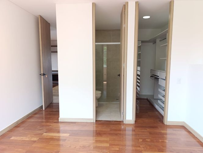 Apartamento de 3 alcobas en arriendo en El Poblado, Medellín, 220 m² · foto 11 de 18