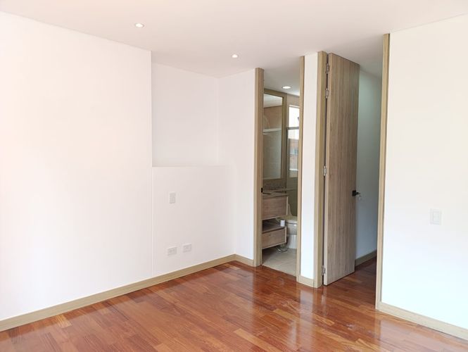 Apartamento de 3 alcobas en arriendo en El Poblado, Medellín, 220 m² · foto 12 de 18