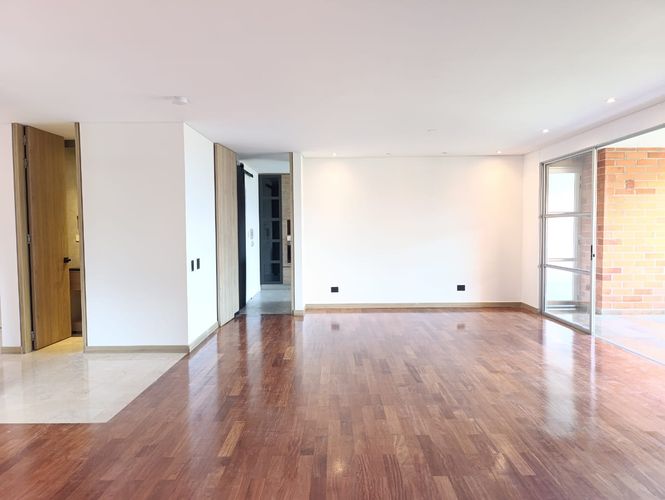 Apartamento de 3 alcobas en arriendo en El Poblado, Medellín, 220 m² · foto 8 de 18