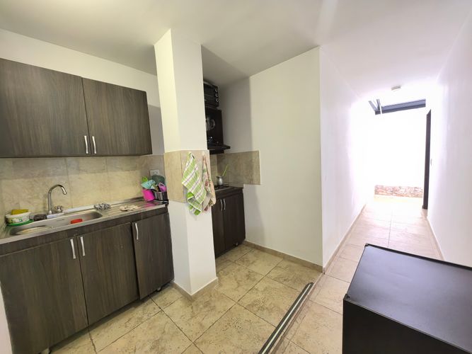 Apartamento de 8 alcobas en venta en Quinta Paredes, Bogotá, 184 m² · foto 2 de 18
