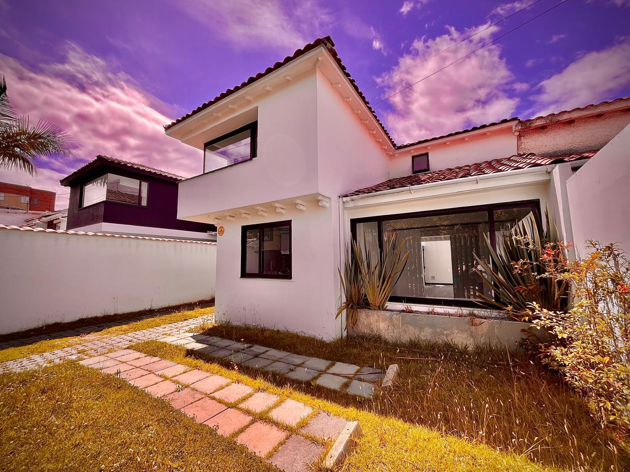 Casa en venta en Santa Ana, Bogotá · foto 2 de 22