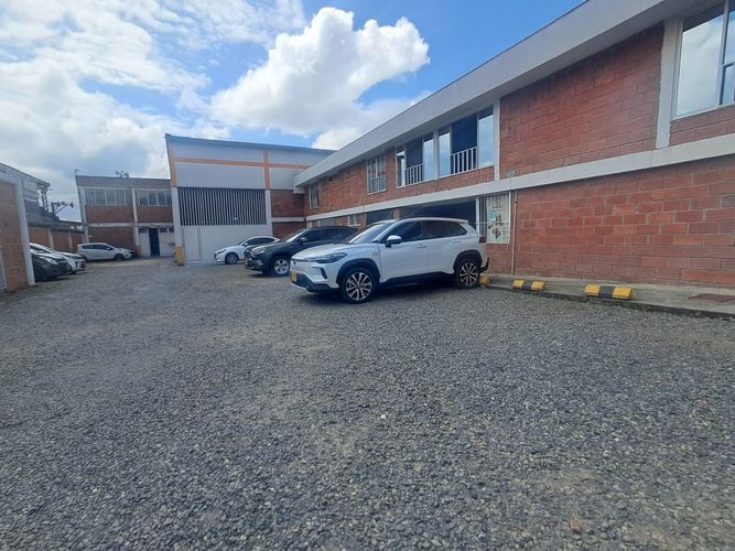 Bodega en arriendo en La Badea, Dosquebradas, 1070 m² · foto 7 de 8