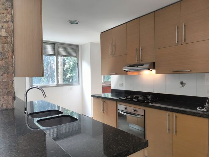 Apartamento de 2 alcobas en arriendo en El Poblado, Medellín, 175 m² · foto 5 de 14