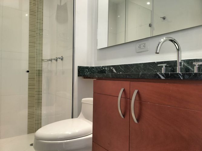 Apartamento de 2 alcobas en arriendo en El Poblado, Medellín, 175 m² · foto 13 de 14