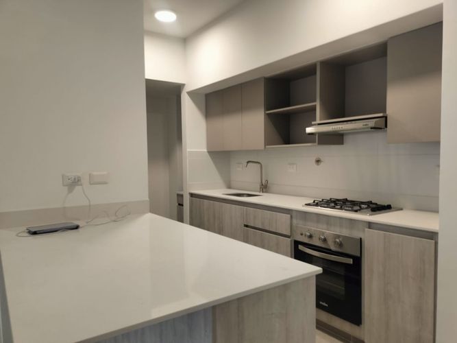 Apartamento de 3 alcobas en arriendo en El Poblado, Medellín, 139 m² · foto 3 de 16
