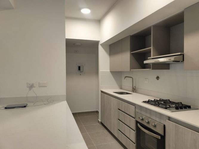Apartamento de 3 alcobas en arriendo en El Poblado, Medellín, 139 m² · foto 4 de 16