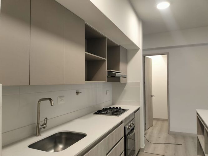 Apartamento de 3 alcobas en arriendo en El Poblado, Medellín, 139 m² · foto 5 de 16