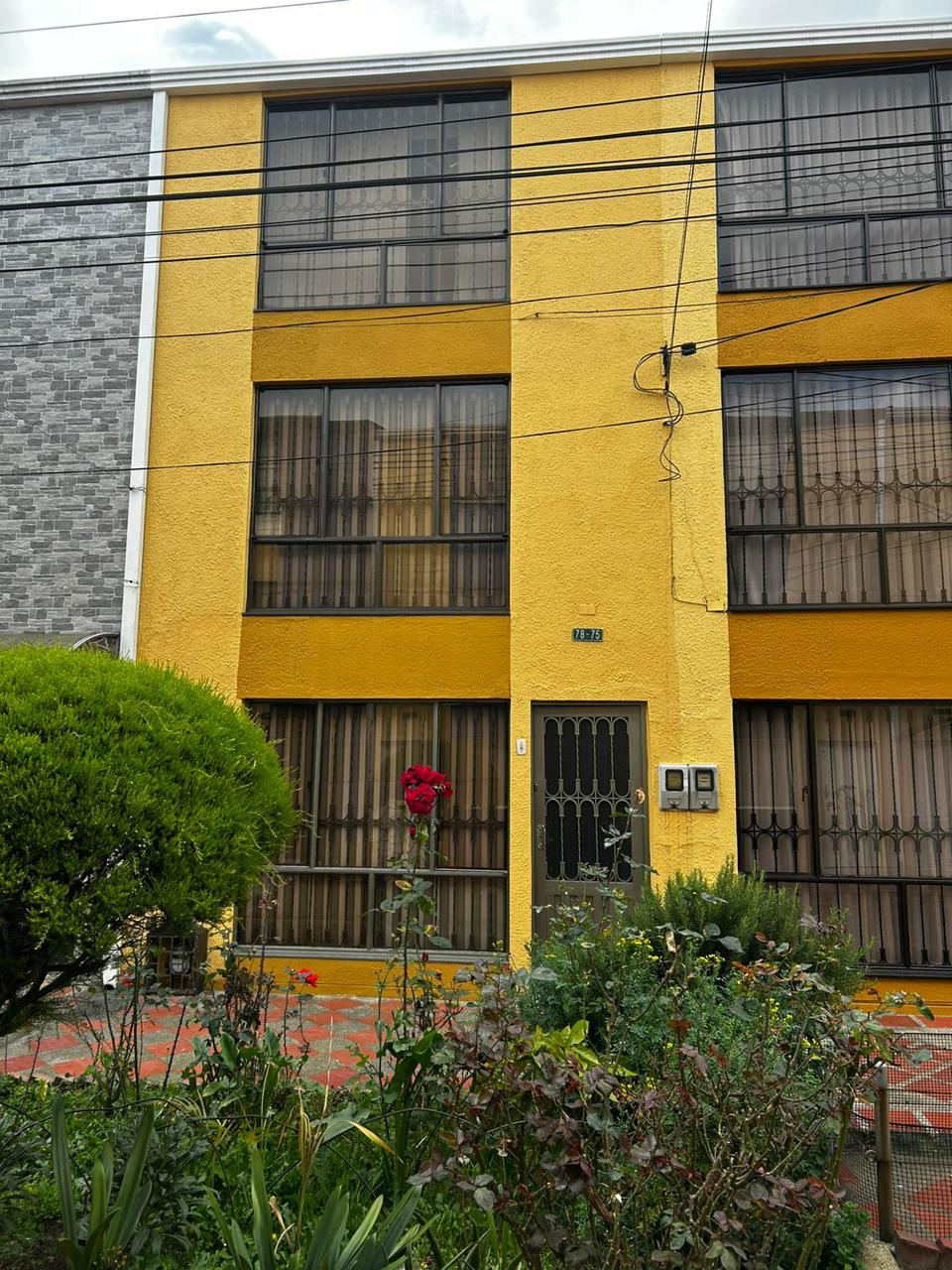 Casa en venta en Villas De Granada, Bogotá · foto 2 de 24