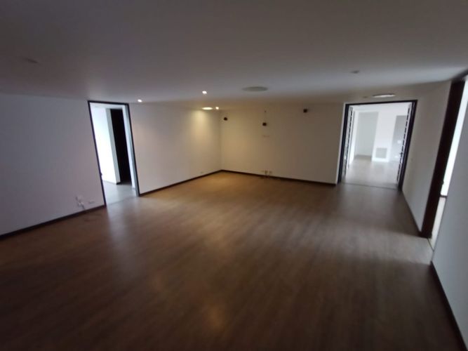 Apartamento de 4 alcobas en venta en Casa Blanca Suba I, Bogotá, 349 m² · foto 3 de 24