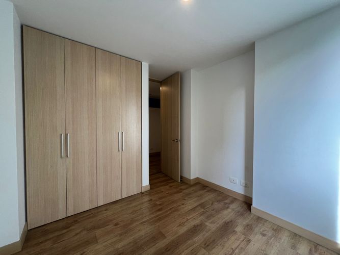 Apartamento de 2 alcobas en arriendo en El Castillo, Medellín, 86 m² · foto 13 de 17