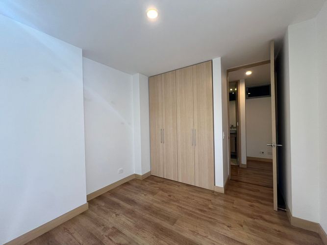 Apartamento de 2 alcobas en arriendo en El Castillo, Medellín, 86 m² · foto 12 de 17