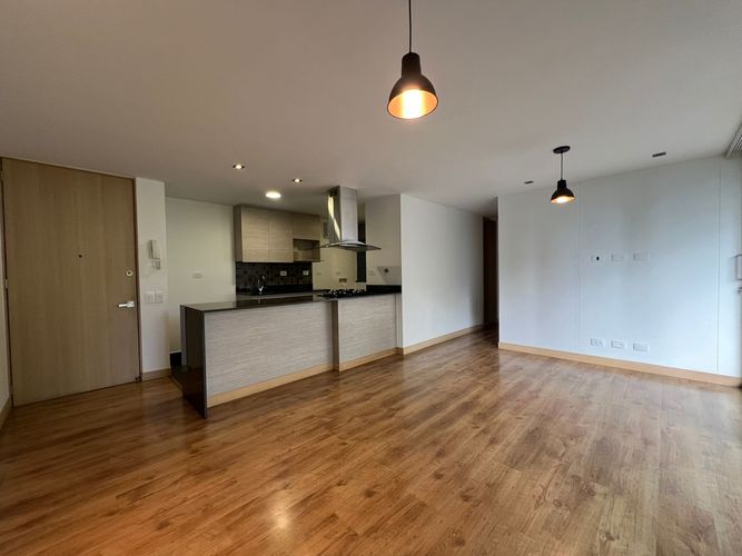 Apartamento de 2 alcobas en arriendo en El Castillo, Medellín, 86 m² · foto 5 de 17