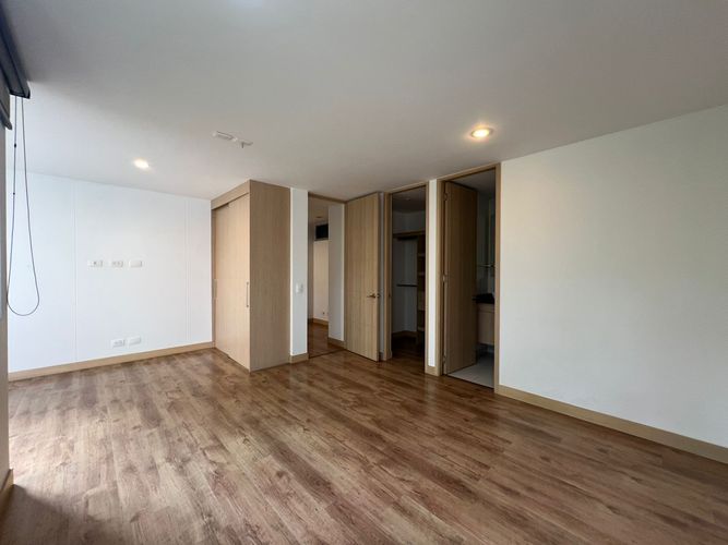Apartamento de 2 alcobas en arriendo en El Castillo, Medellín, 86 m² · foto 11 de 17