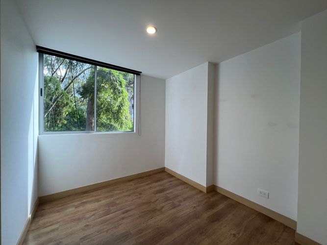 Apartamento de 2 alcobas en arriendo en El Castillo, Medellín, 86 m² · foto 10 de 17