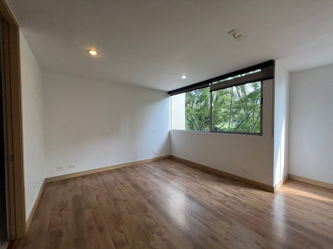Apartamento de 2 alcobas en arriendo en El Castillo, Medellín, 86 m² · foto 9 de 17