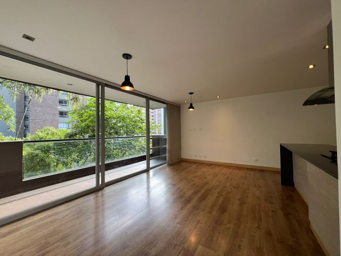 Apartamento de 2 alcobas en arriendo en El Castillo, Medellín, 86 m² · foto 2 de 17