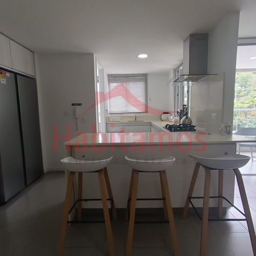 Apartamento de 3 alcobas en arriendo en Castropol, Medellín, 85 m² · foto 3 de 16