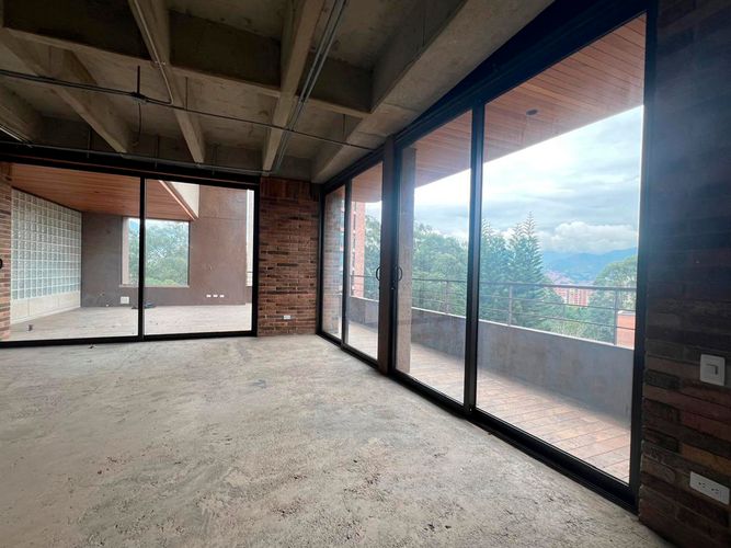 Apartamento de 3 alcobas en venta en El Poblado, Medellín, 243 m² · foto 1 de 11