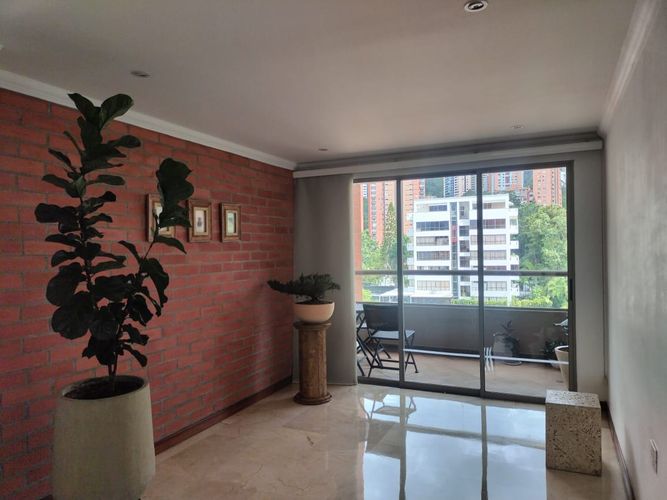 Apartamento de 3 alcobas en venta en El Poblado, Medellín, 148 m² · foto 2 de 19