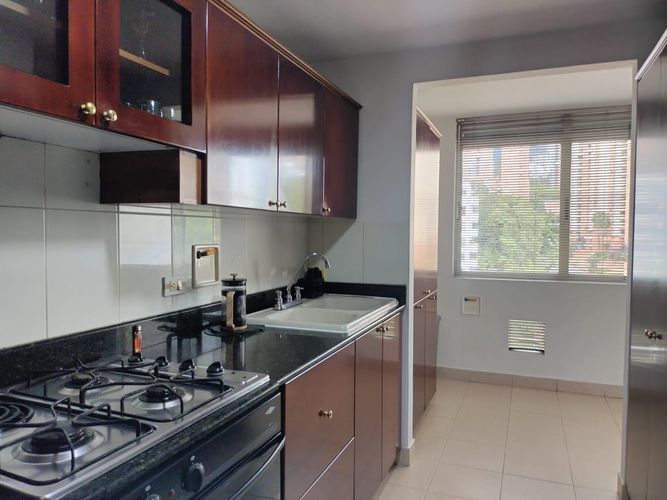 Apartamento de 3 alcobas en venta en El Poblado, Medellín, 148 m² · foto 9 de 19