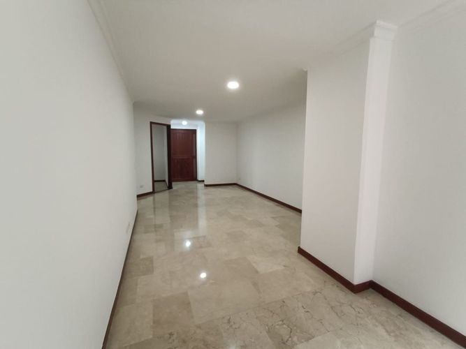 Apartamento en venta en El Poblado, Medellín · foto 2 de 18