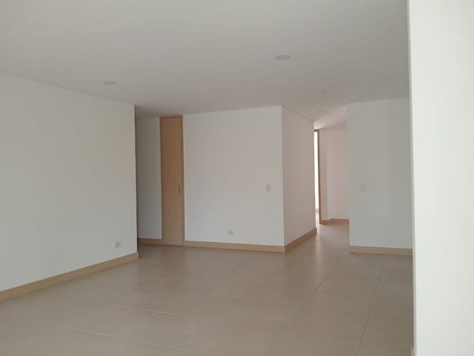 Apartamento de 3 alcobas en arriendo en Laureles, Medellín, 103 m² · foto 3 de 15