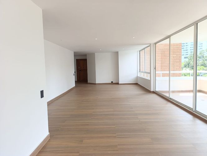 Apartamento de 3 alcobas en venta en El Poblado, Medellín, 169 m² · foto 4 de 14