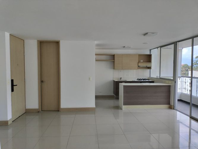 Apartamento de 3 alcobas en venta en El Poblado, Medellín, 88 m² · foto 3 de 19