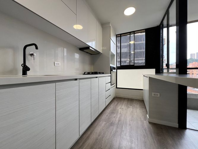 Apartamento de 2 alcobas en arriendo en El Poblado, Medellín, 80 m² · foto 2 de 19