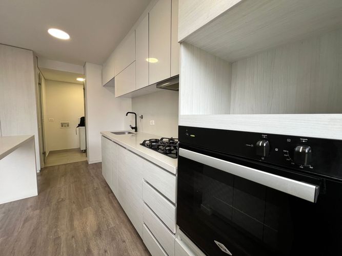 Apartamento de 2 alcobas en arriendo en El Poblado, Medellín, 80 m² · foto 4 de 19