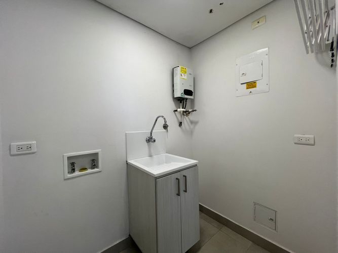 Apartamento de 2 alcobas en arriendo en El Poblado, Medellín, 80 m² · foto 5 de 19