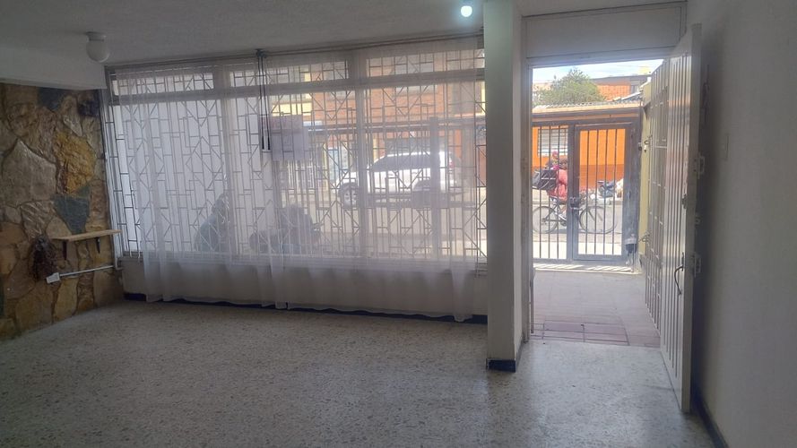 Casa en venta en Galerias, Bogotá · foto 3 de 24
