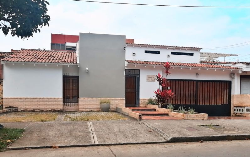 Casa de 8 alcobas en venta en Cristales, Cali, 325 m² · foto 2 de 24