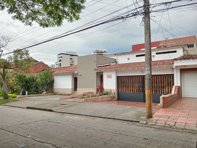 Casa de 8 alcobas en venta en Cristales, Cali, 325 m² · foto 3 de 24