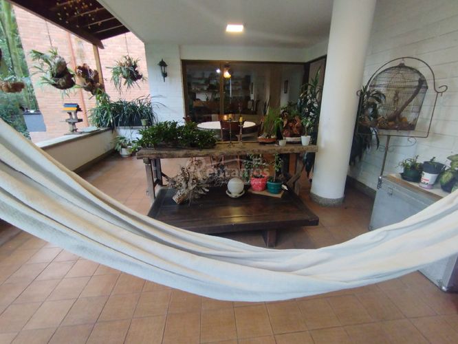 Apartamento de 4 alcobas en venta en El Poblado, Medellín, 261 m² · foto 7 de 22