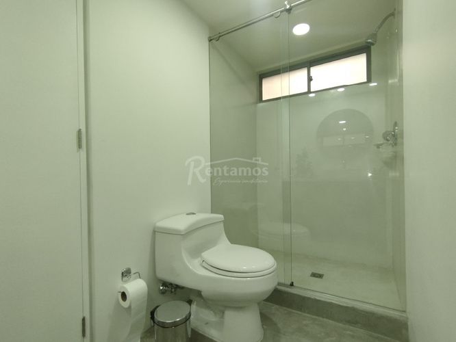 Apartamento de 4 alcobas en venta en El Poblado, Medellín, 261 m² · foto 14 de 22
