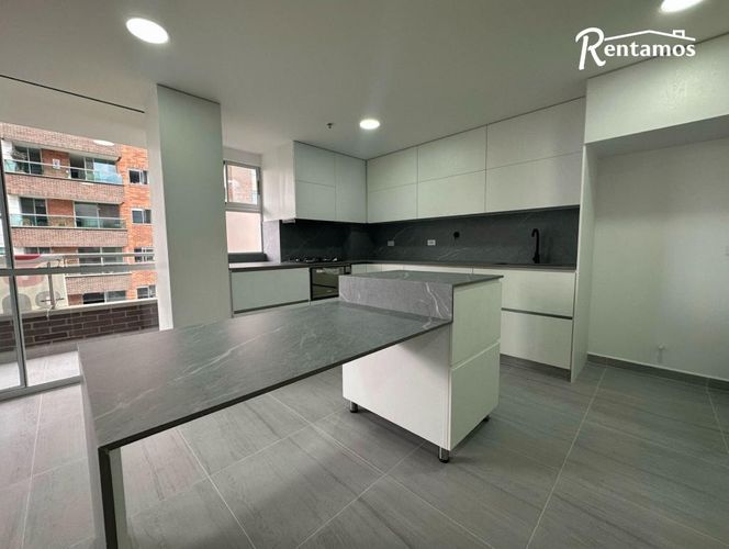 Apartamento de 3 alcobas en arriendo en Zuñiga, Medellín, 163 m² · foto 2 de 11