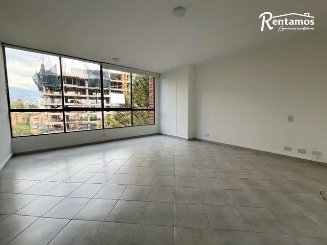 Apartamento de 3 alcobas en arriendo en Los Balsos, Medellín, 170 m² · foto 2 de 15