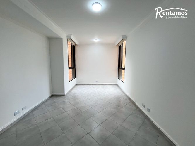 Apartamento de 3 alcobas en arriendo en Los Balsos, Medellín, 170 m² · foto 3 de 15