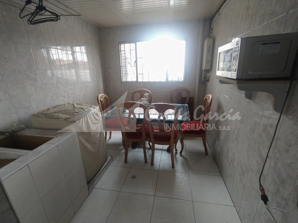 Casa en venta en Alamos, Bogotá · foto 3 de 16