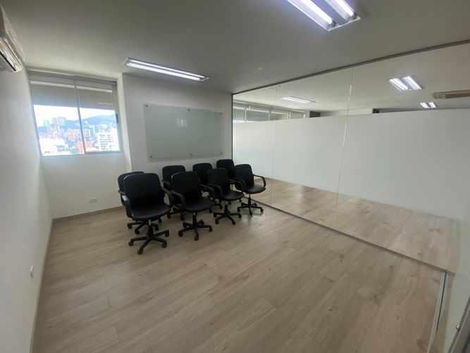 Oficina en arriendo en El Poblado, Medellín, 100 m² · foto 7 de 14
