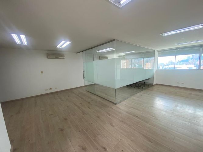 Oficina en arriendo en El Poblado, Medellín, 100 m² · foto 3 de 14