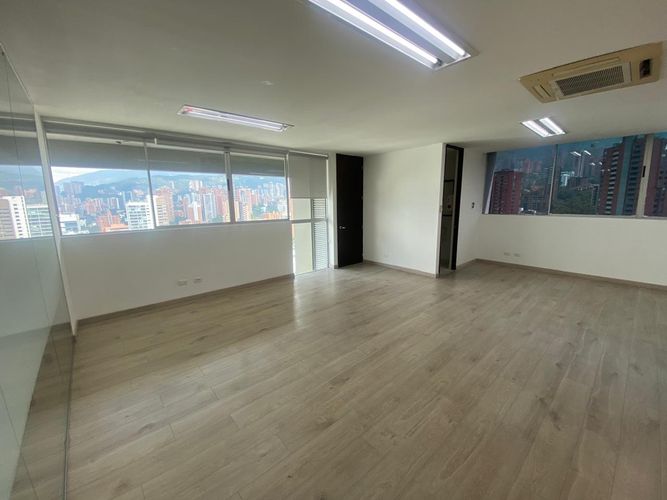 Oficina en arriendo en El Poblado, Medellín, 100 m² · foto 2 de 14