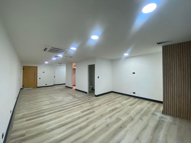 Oficina en arriendo en El Poblado, Medellín, 56 m² · foto 7 de 8