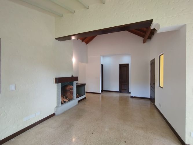 Finca en arriendo en La Ceja, 2800 m² · foto 2 de 15
