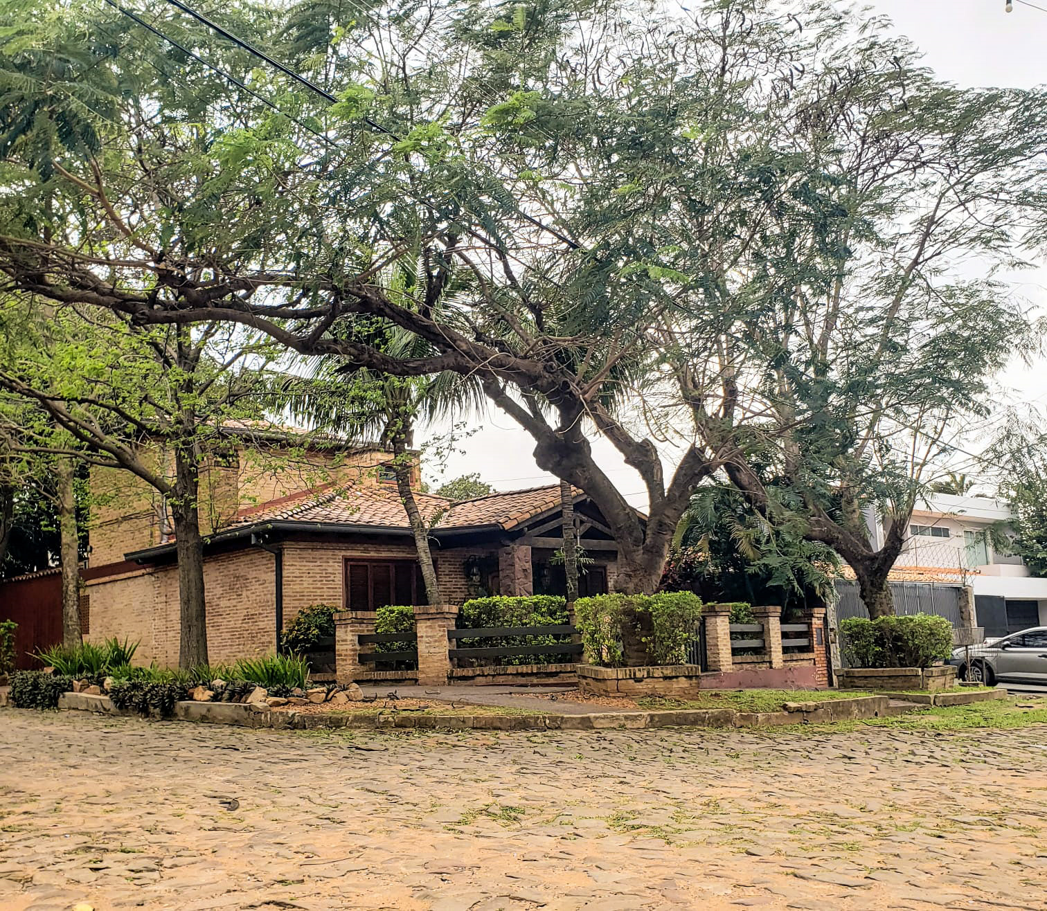 Casa con estilo rústico de 3 habitaciones en Lambaré - zona super El Pueblo — foto 2