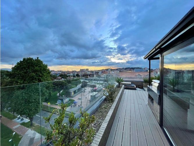 Apartamento de 5 alcobas en arriendo en Nueva Autopista, Bogotá, 425 m² · foto 2 de 24