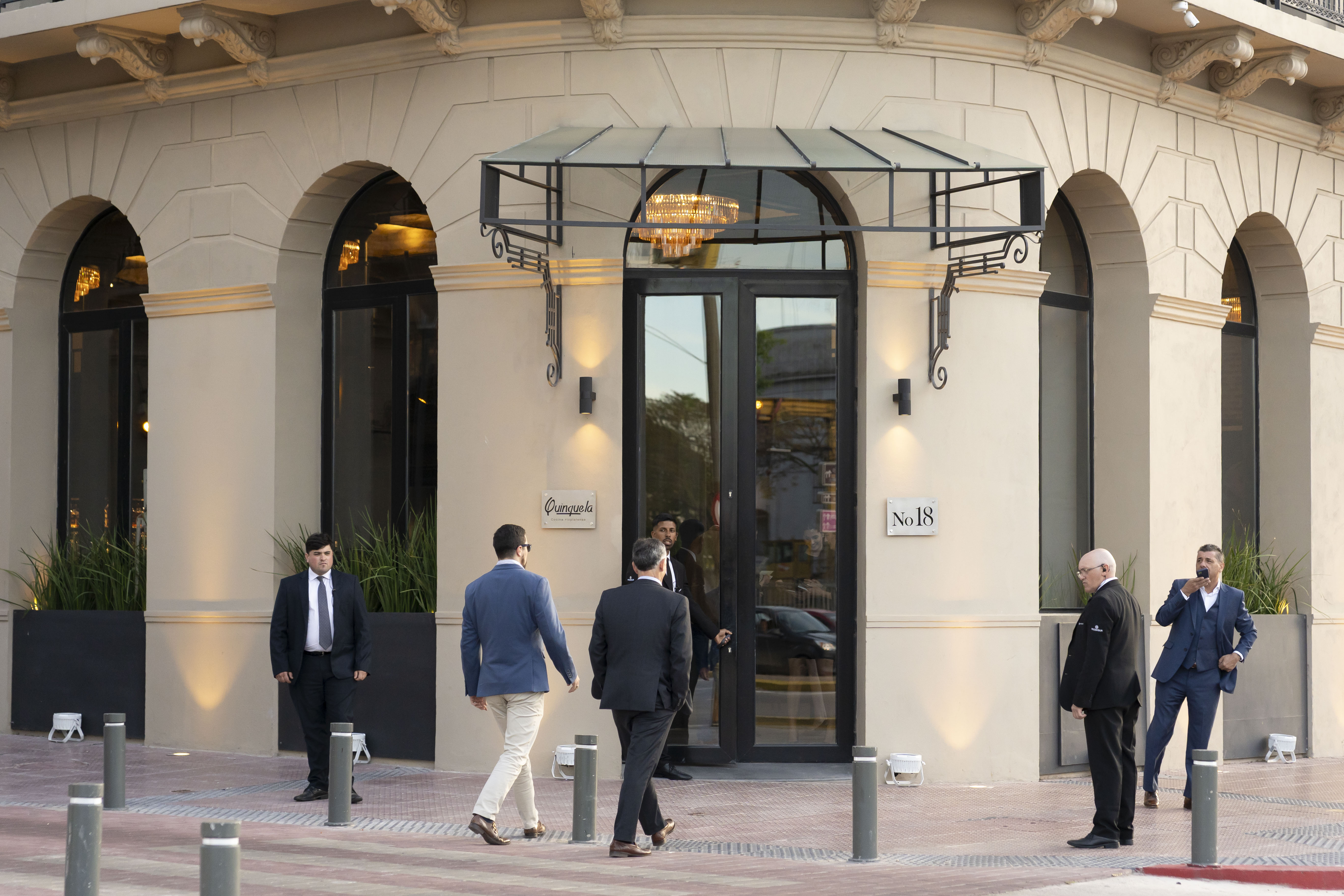 Oficinas En Alquiler | Edificio  Casa El Globo, No18, Rambla 25 de Agosto 296, Montevideo | 12 - 30 m²